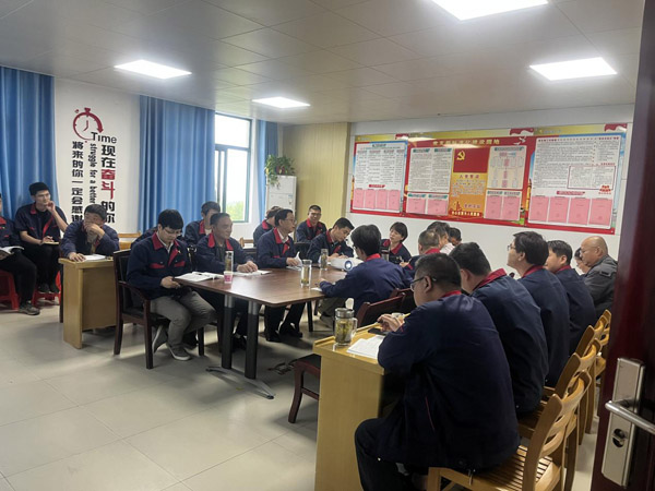 王伍升到建材研究室、建材公司調(diào)研